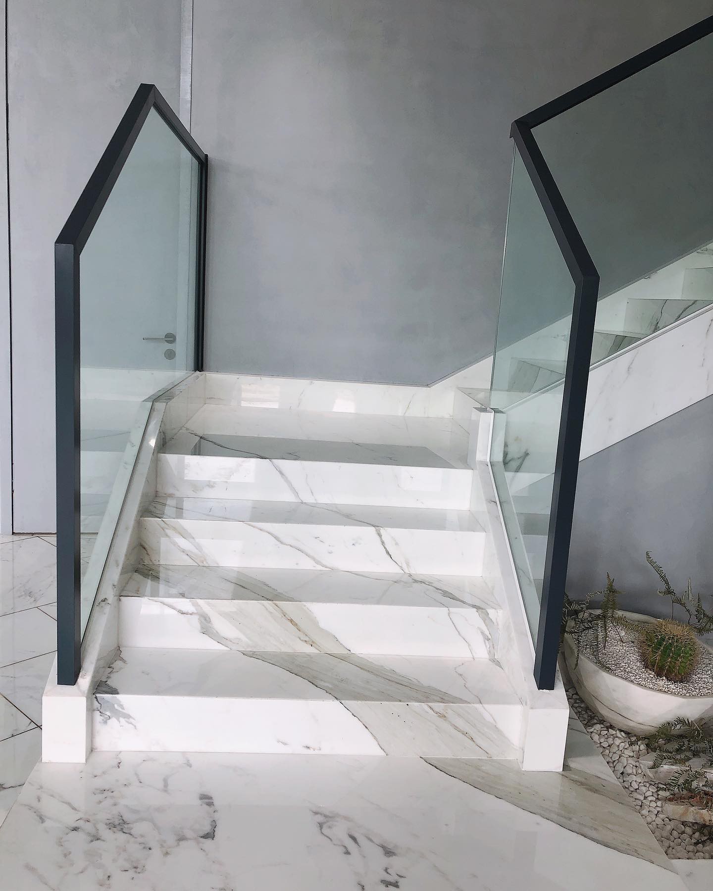 Calacatta White Marble step